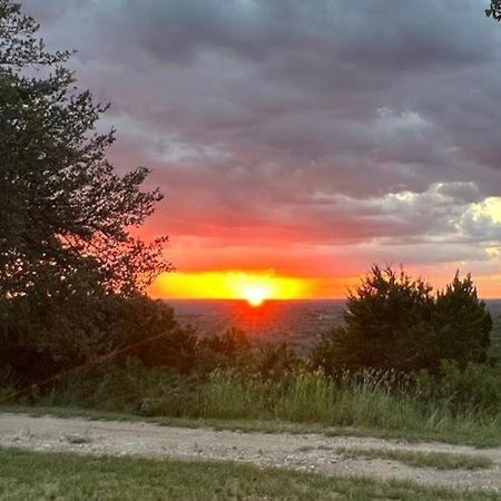 Hill Country Highland'S Bluebonnet Cottage Marble Falls Bagian luar foto